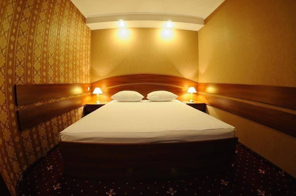Hotel Mir